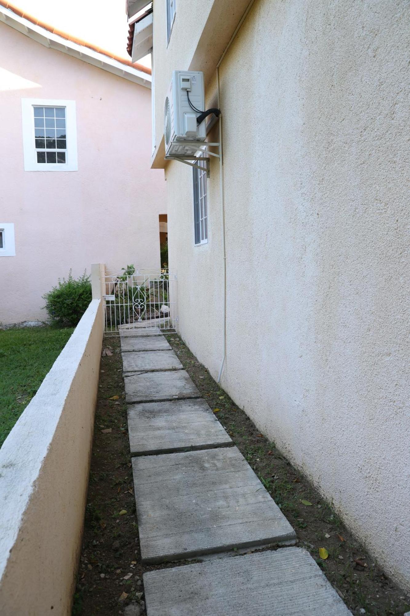 Spacious Luxury 3 Bed Rooms In Κίνγκστον Εξωτερικό φωτογραφία