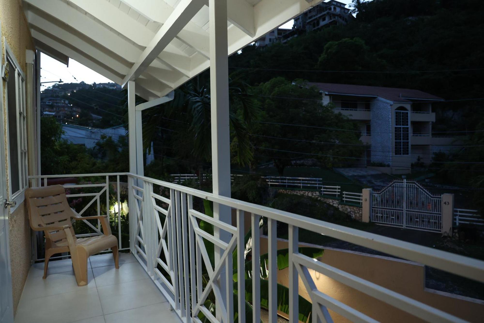 Spacious Luxury 3 Bed Rooms In Κίνγκστον Εξωτερικό φωτογραφία