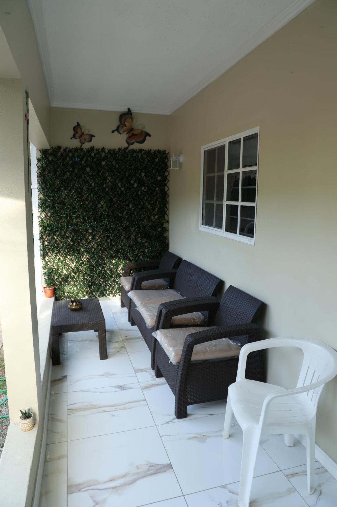 Spacious Luxury 3 Bed Rooms In Κίνγκστον Εξωτερικό φωτογραφία